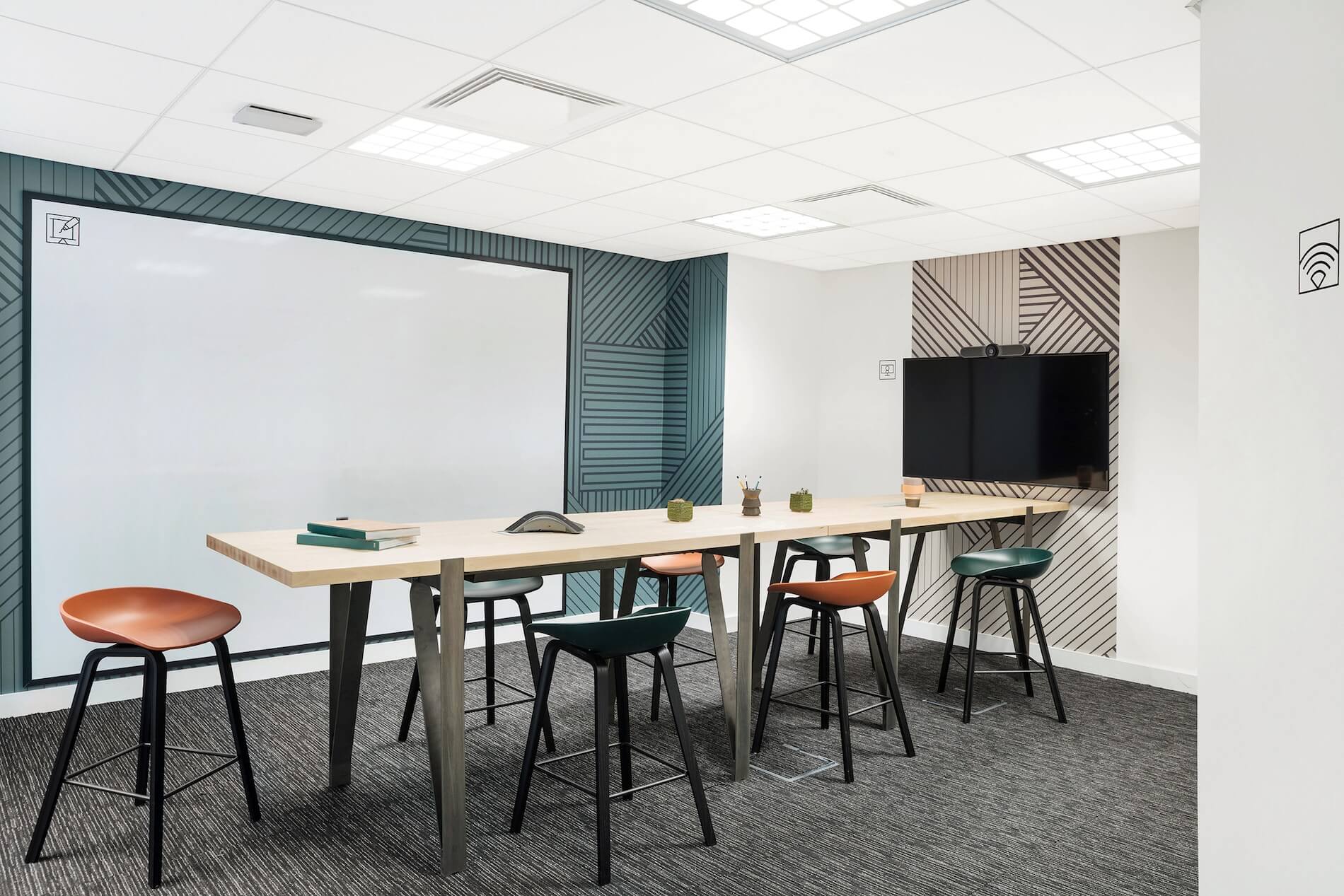 Aménagement d'une salle de réunion après déménagement d'entreprise